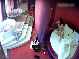 水滴攝像頭監控偷拍情趣酒店兩個女同開房磨豆腐